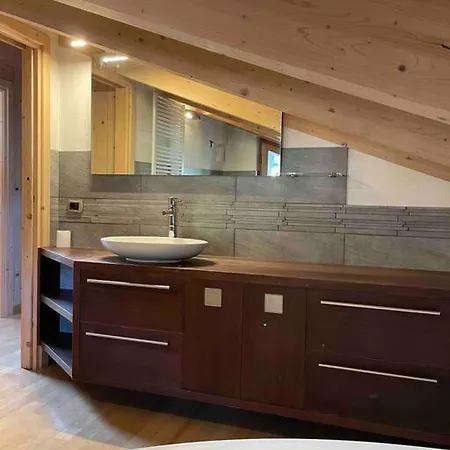 Taula Rainolter Casa Gavia Apartment